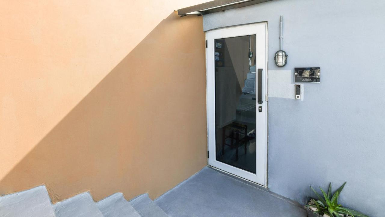 Monastiraki Citycenter Sleepbox- Unspoiled Athens Apartments Atenas Exterior foto